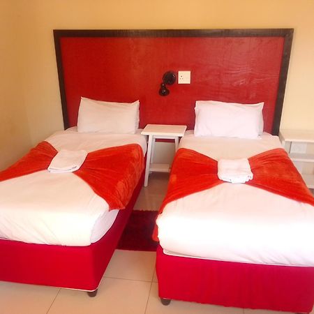 Emampingeni Lodge Bizana ภายนอก รูปภาพ