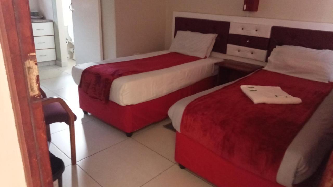 Emampingeni Lodge Bizana ภายนอก รูปภาพ