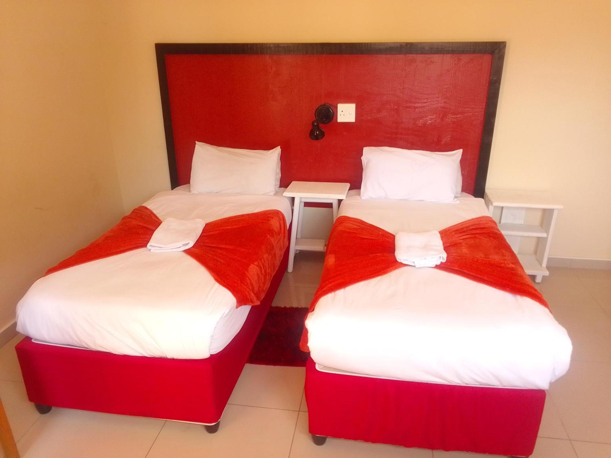 Emampingeni Lodge Bizana ภายนอก รูปภาพ